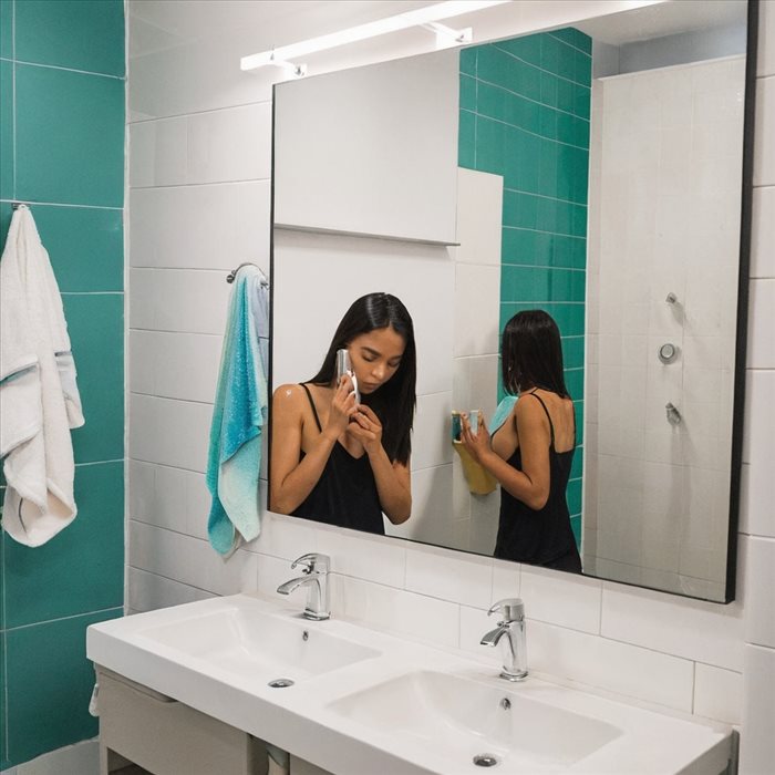Nettoyage de Miroir : Astuces pour une Réflexion Impeccable